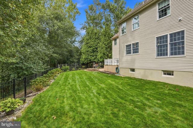 12 BENNINGTON DR, Medford, NJ 08055