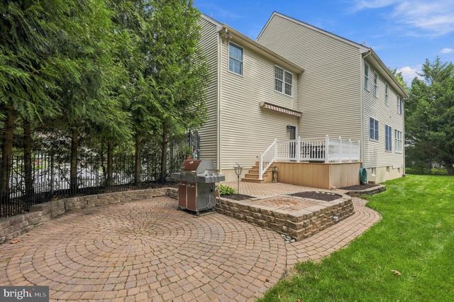 12 BENNINGTON DR, Medford, NJ 08055