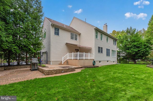 12 BENNINGTON DR, Medford, NJ 08055