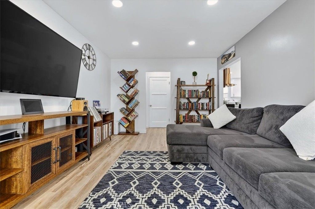 Image 10 of property listing at 4722 OCANA Avenue, Lakewood, CA 90713