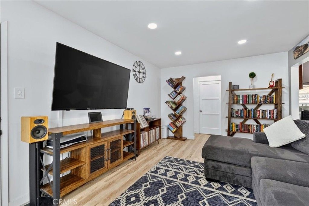 Image 11 of property listing at 4722 OCANA Avenue, Lakewood, CA 90713