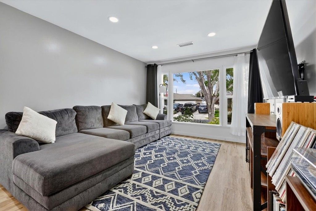 Image 14 of property listing at 4722 OCANA Avenue, Lakewood, CA 90713