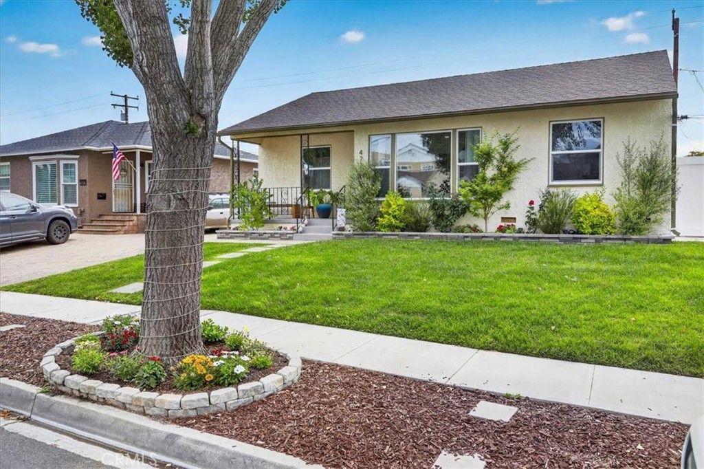 Image 3 of property listing at 4722 OCANA Avenue, Lakewood, CA 90713