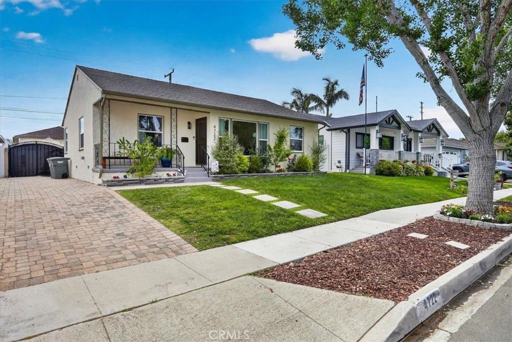 Image 4 of property listing at 4722 OCANA Avenue, Lakewood, CA 90713