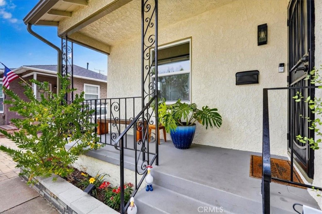 Image 7 of property listing at 4722 OCANA Avenue, Lakewood, CA 90713