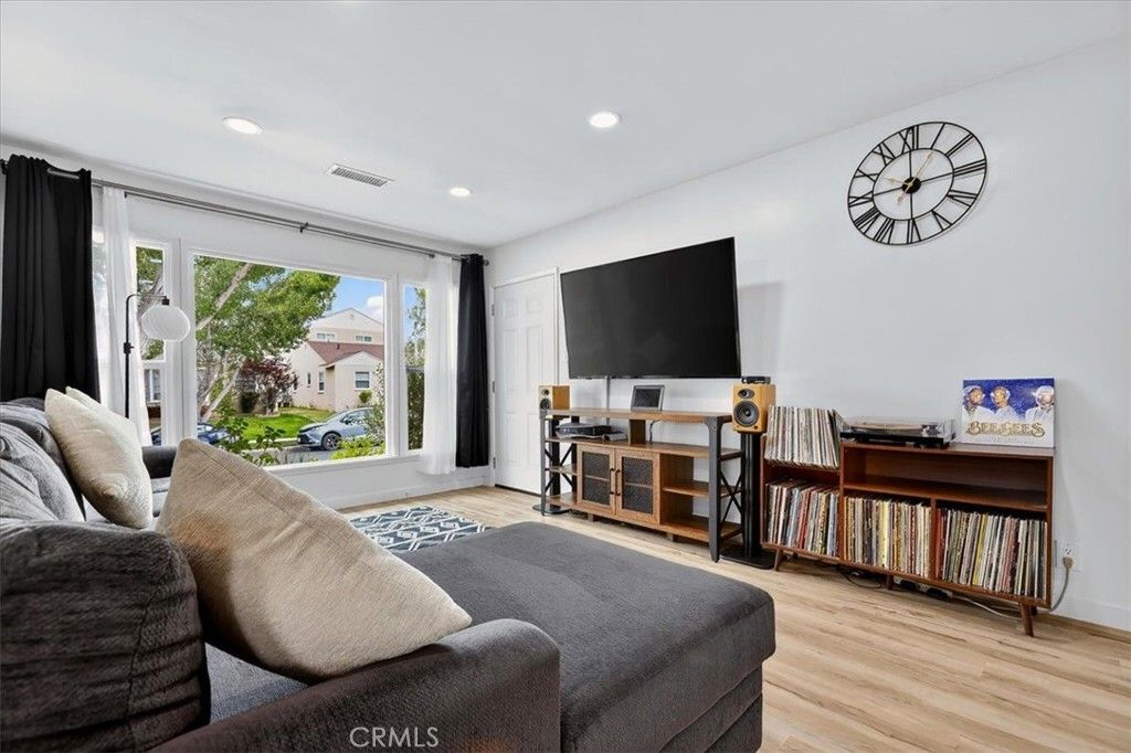 Image 9 of property listing at 4722 OCANA Avenue, Lakewood, CA 90713