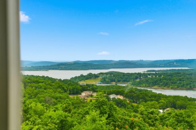 46 Acoma Drive, Branson West, MO 65737