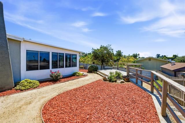 421 Hillcrest Lane, Fallbrook, CA 92028