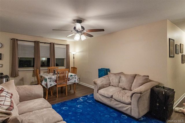 2449 F Union Boulevard 9B, Islip, NY 11751