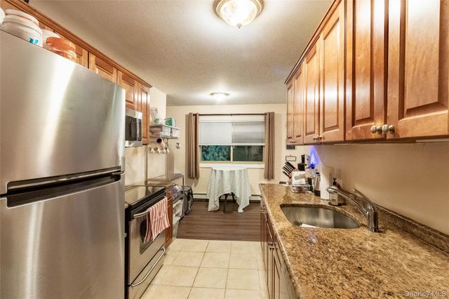 2449 F Union Boulevard 9B, Islip, NY 11751