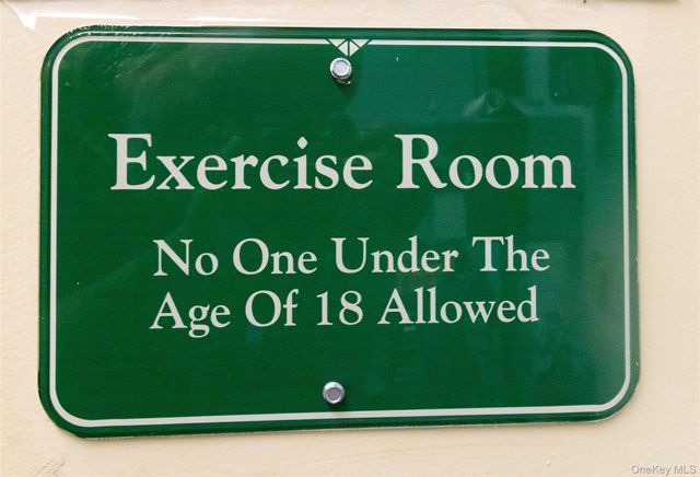 2449 F Union Boulevard 9B, Islip, NY 11751