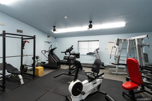 2449 F Union Boulevard 9B, Islip, NY 11751