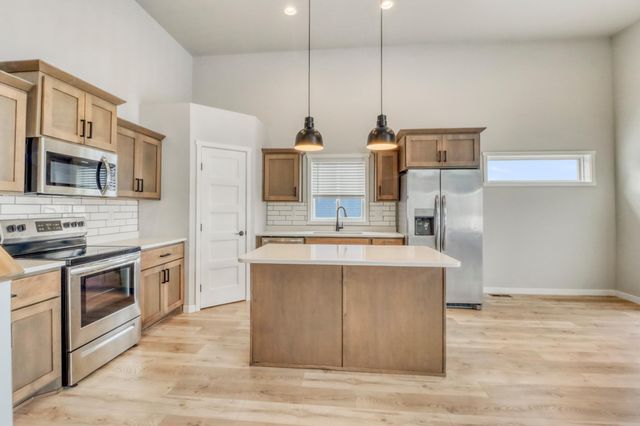 7345 27th Street S, Fargo, ND 58104