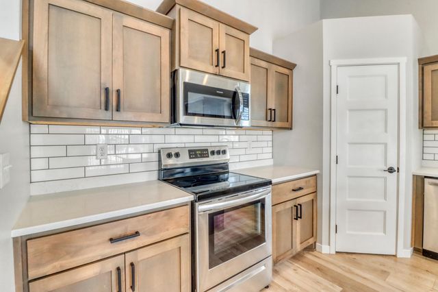 7345 27th Street S, Fargo, ND 58104