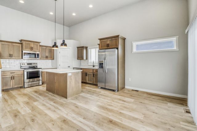 7345 27th Street S, Fargo, ND 58104