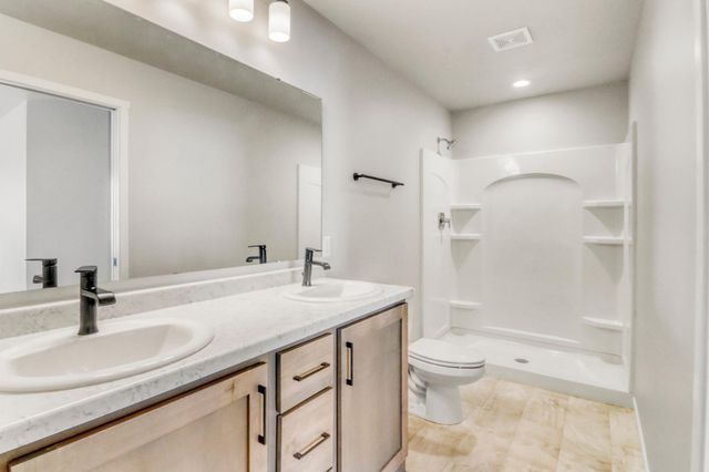 7345 27th Street S, Fargo, ND 58104