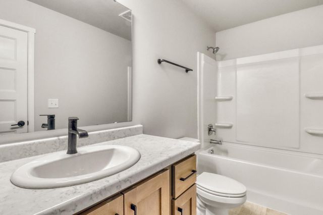 7345 27th Street S, Fargo, ND 58104