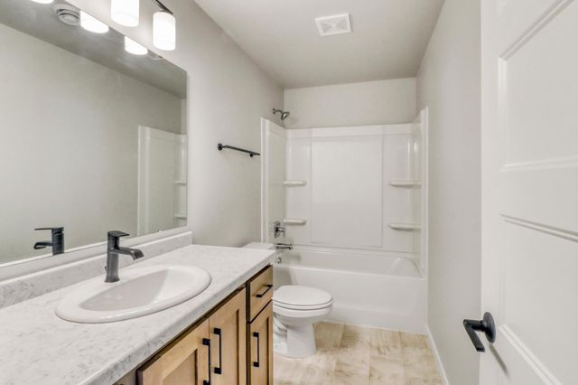 7345 27th Street S, Fargo, ND 58104