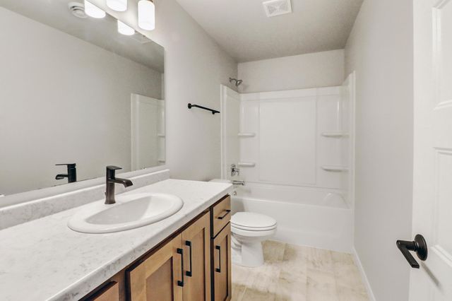 7345 27th Street S, Fargo, ND 58104