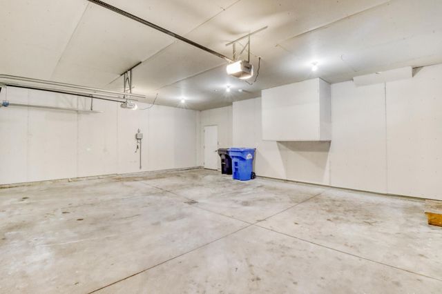 7345 27th Street S, Fargo, ND 58104