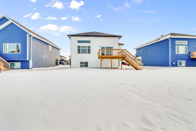 7345 27th Street S, Fargo, ND 58104