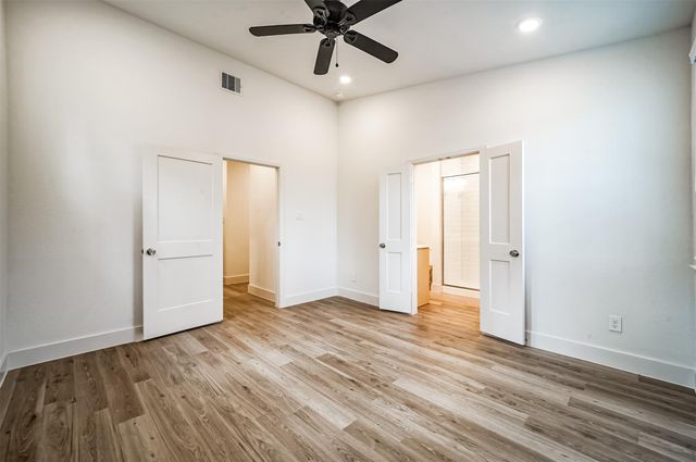2523 Appian Way B, Roman Forest, TX 77357