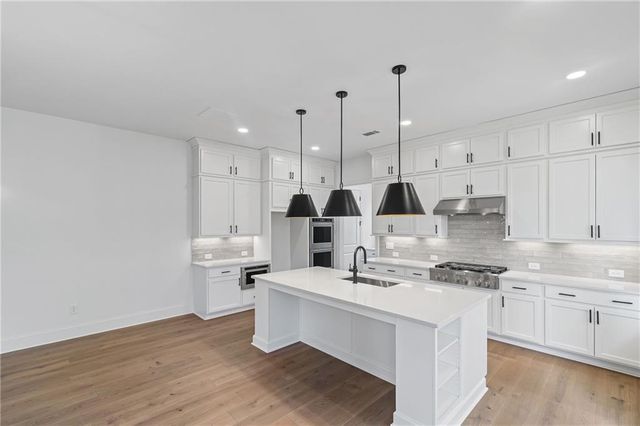 717 Keystone Drive, Woodstock, GA 30188