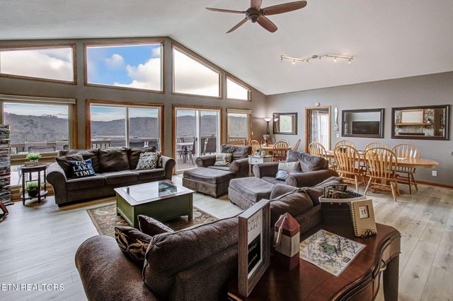 110 Little Deer Path Lane, Lafollette, TN 37766