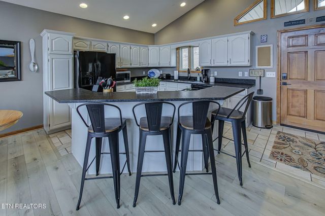 110 Little Deer Path Lane, Lafollette, TN 37766