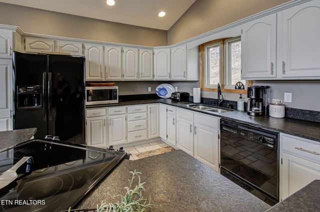 110 Little Deer Path Lane, Lafollette, TN 37766