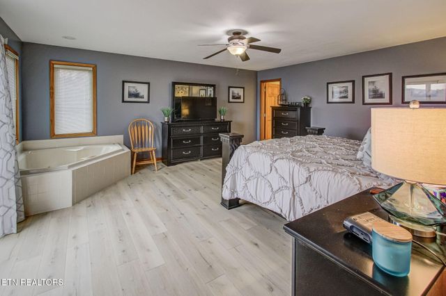 110 Little Deer Path Lane, Lafollette, TN 37766