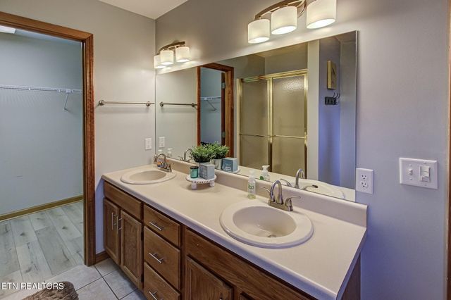 110 Little Deer Path Lane, Lafollette, TN 37766