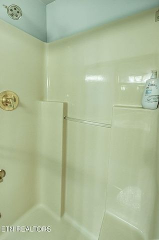 110 Little Deer Path Lane, Lafollette, TN 37766