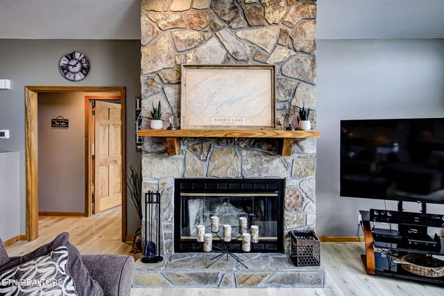 110 Little Deer Path Lane, Lafollette, TN 37766