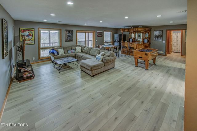 110 Little Deer Path Lane, Lafollette, TN 37766