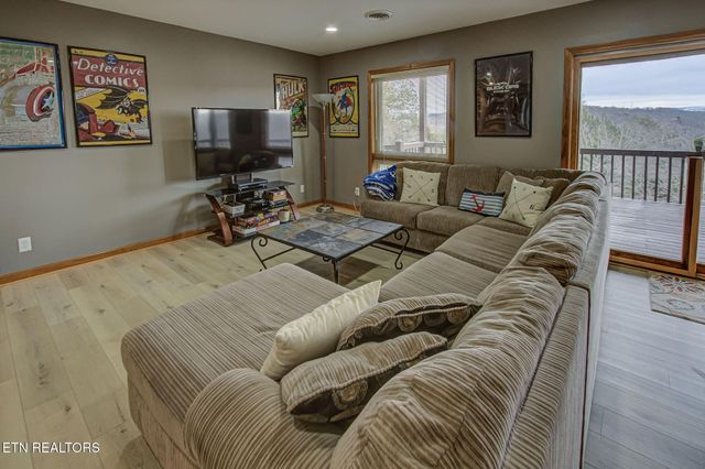 110 Little Deer Path Lane, Lafollette, TN 37766