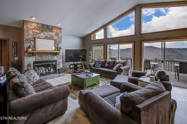 110 Little Deer Path Lane, Lafollette, TN 37766