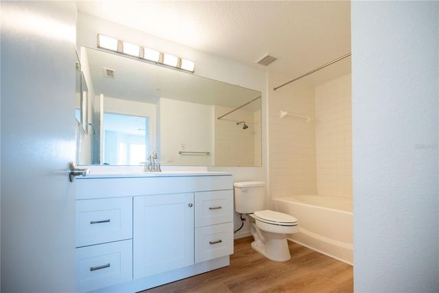 5554 METROWEST BOULEVARD 4-211, Orlando, FL 32811