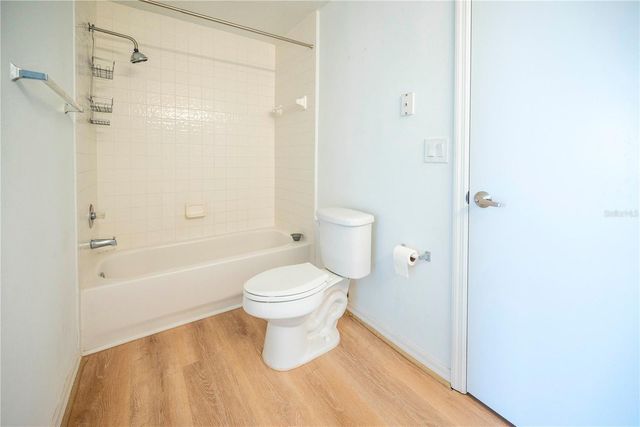 5554 METROWEST BOULEVARD 4-211, Orlando, FL 32811