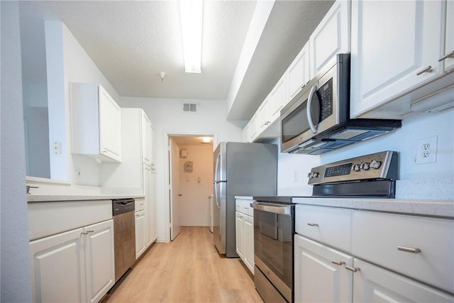 5554 METROWEST BOULEVARD 4-211, Orlando, FL 32811