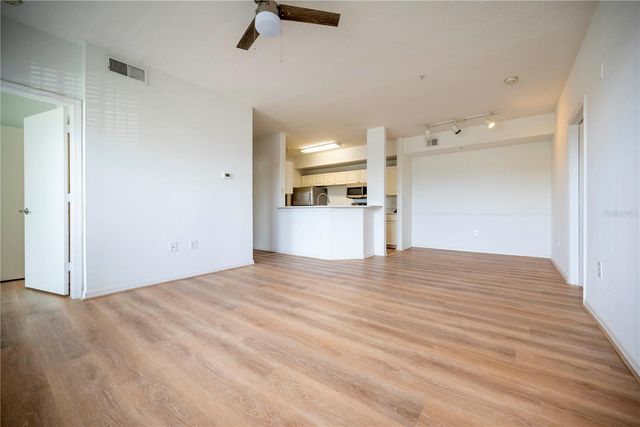 5554 METROWEST BOULEVARD 4-211, Orlando, FL 32811