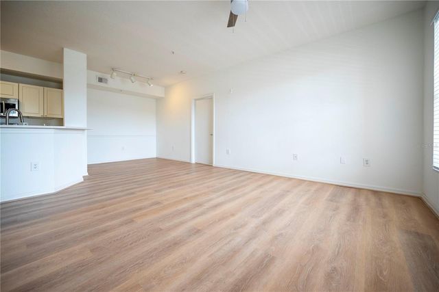 5554 METROWEST BOULEVARD 4-211, Orlando, FL 32811