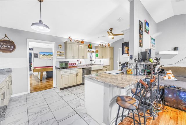 687 JASMINE WAY S, St Petersburg, FL 33705