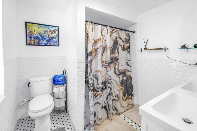 687 JASMINE WAY S, St Petersburg, FL 33705