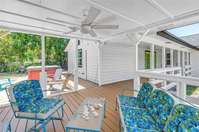 687 JASMINE WAY S, St Petersburg, FL 33705