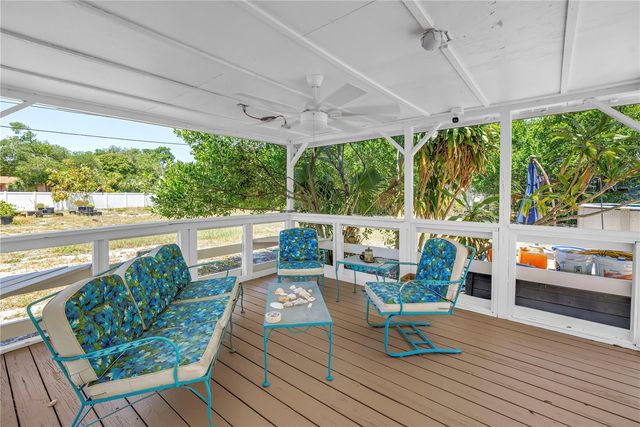 687 JASMINE WAY S, St Petersburg, FL 33705