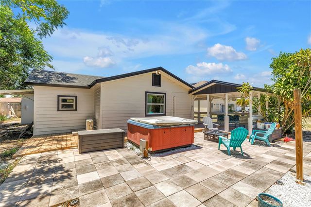 687 JASMINE WAY S, St Petersburg, FL 33705