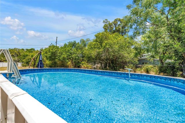 687 JASMINE WAY S, St Petersburg, FL 33705