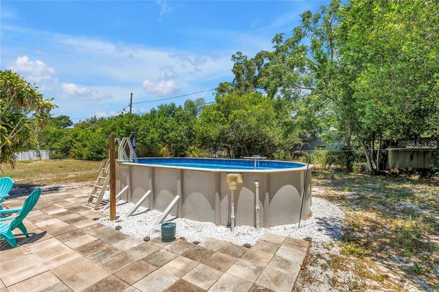 687 JASMINE WAY S, St Petersburg, FL 33705