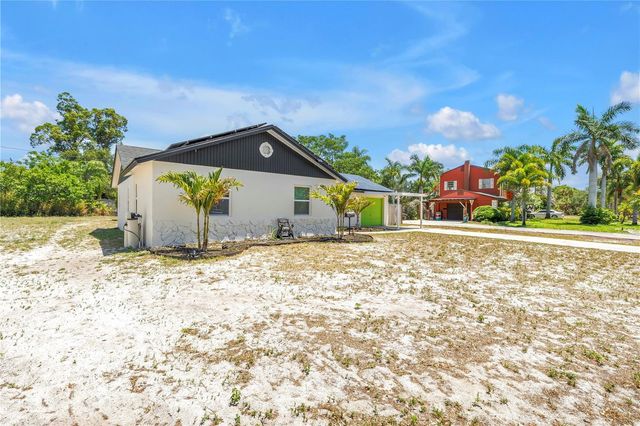687 JASMINE WAY S, St Petersburg, FL 33705